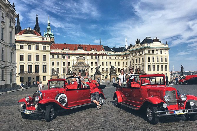 1,5 hour oldtimer convertible Prague sightseeing tour - Prague Castle, St. Vitus Cathedral, and Loreta Church stops