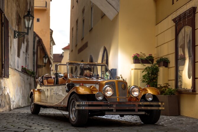 1 hour Old timer Convertible Prague Sightseeing Tour - Old Town Square, Old Town Hall, and the Astronomical Clock moment