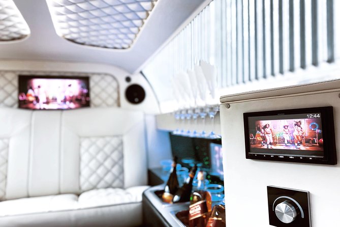 1 hour ride in vintage limousine - What a one-hour vintage limo ride feels like in Prague
