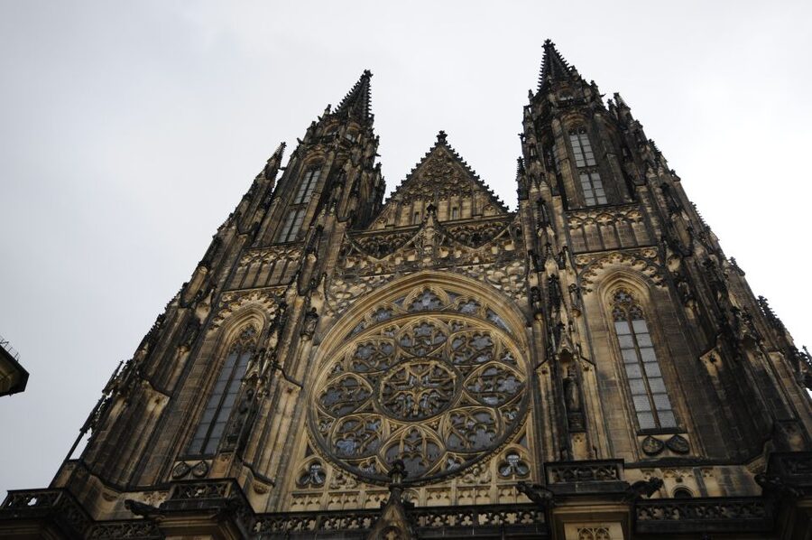 3-Hour Prague Castle & Interiors Tour - Group Size, Hearing the Guide, and the English Language Factor