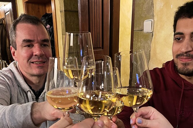 3 Hours Food Tour in Prague Retro - Getting oriented fast: New Town meeting point to Old Town finish