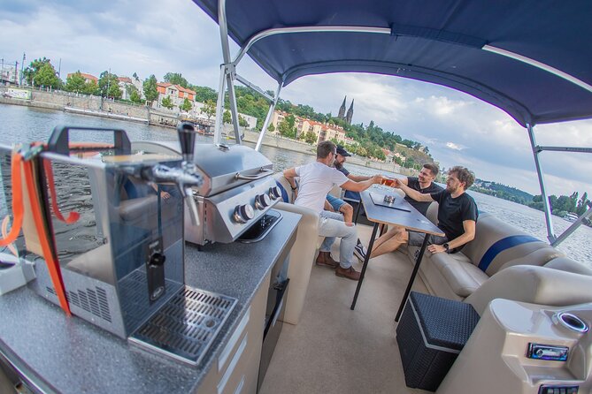 3-hours Prague Private Boat Cruise Beer or Prosecco Unlimited - A 3-hour private Vltava cruise with beer or Prosecco