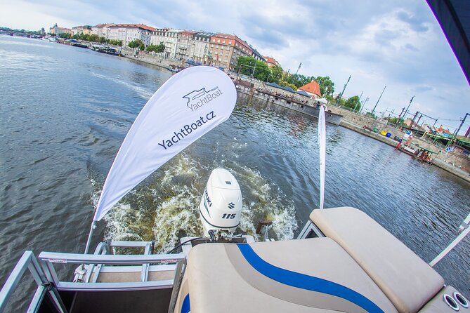 3 Hours Prague Private Boat Cruise Beer or Prosecco Unlimited - Price and value for up to 11 people