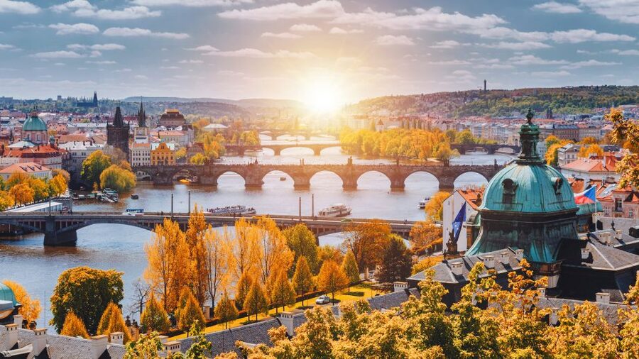 5h Prague City Highlights Tour, Local Lunch & Snack Incl. - Optional Vltava River Cruise on a Replica Sailboat
