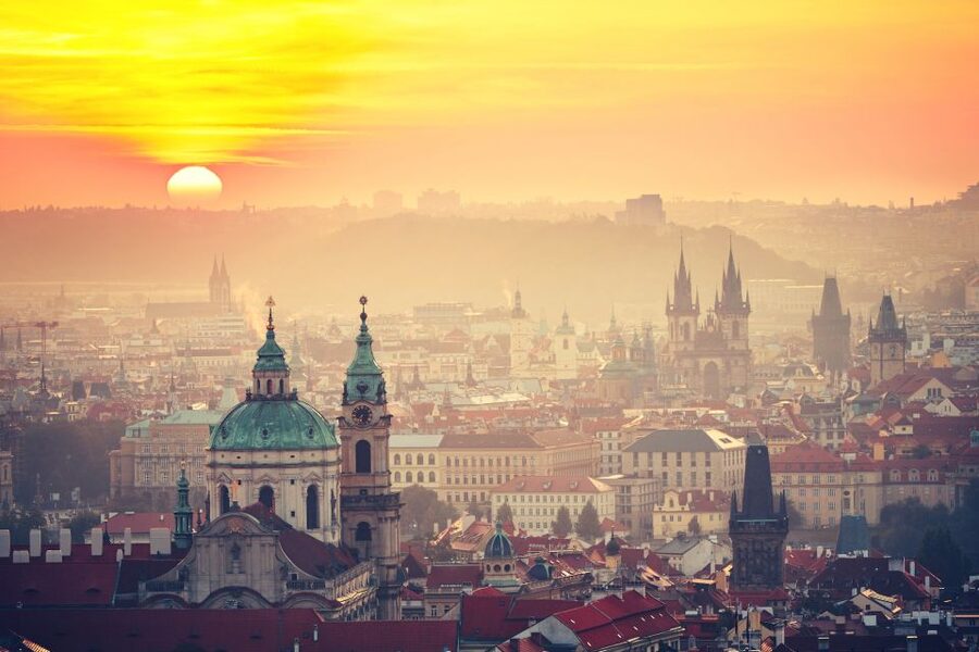 5h Prague City Highlights Tour, Local Lunch & Snack Incl. - Starting at the Municipal House, then Old Town Like a Local