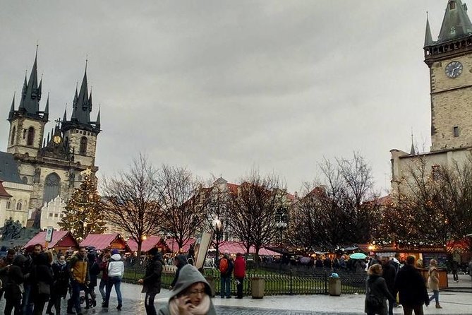 6 hours Prague Christmas Market Private tour by car - Stop 3: Prague Castle Courtyards, St Vitus Cathedral, and Christmas Markets at St George