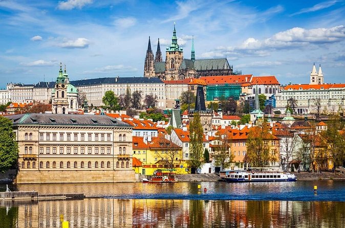 Arrival Private Transfer from Prague Airport PRG to Prague City in Car/Van - Price and What You Get for $61.48
