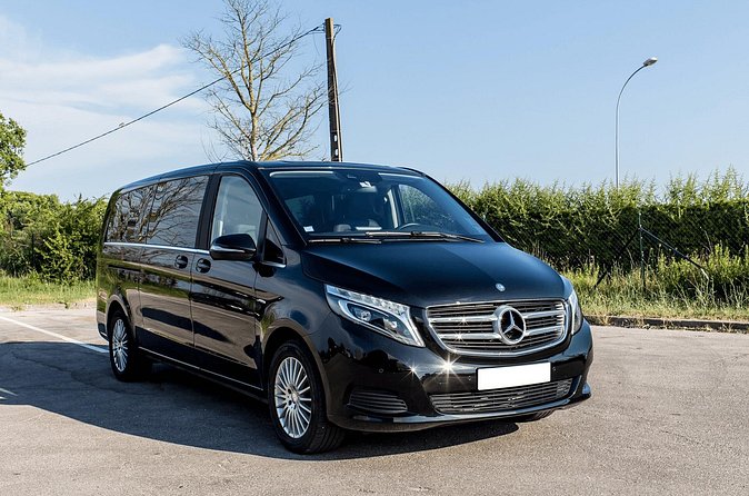 Arrival Private Transfer from Prague Airport PRG to Prague City in Car/Van - Communication Tips That Actually Matter (WhatsApp and Flight Info)