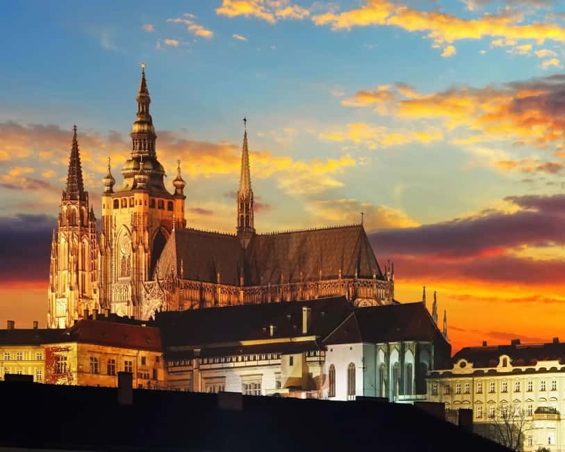 Berlin: Prague VIP luxury Van Day Trip - Old Town Prague walking time, and why the Astronomical Clock stop matters