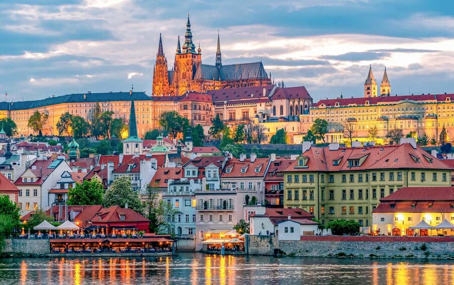 Berlin: Prague VIP luxury Van Day Trip - Who should book this day trip, and who should skip it