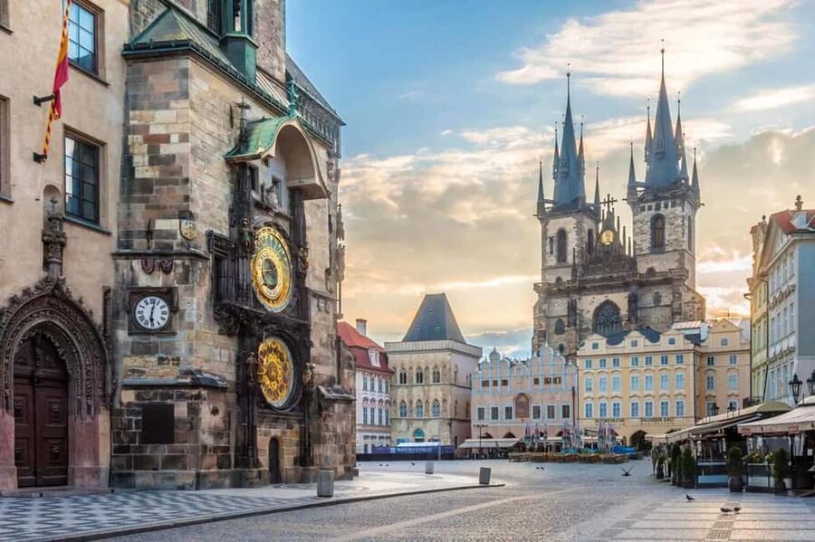 Berlin: Prague VIP luxury Van Day Trip - Pickup in Berlin, van comfort, and the long-but-manageable drive