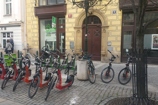 Best Prague Viewpoints: Guided E-Scooter Tour - Where you meet, and what to double-check before you go