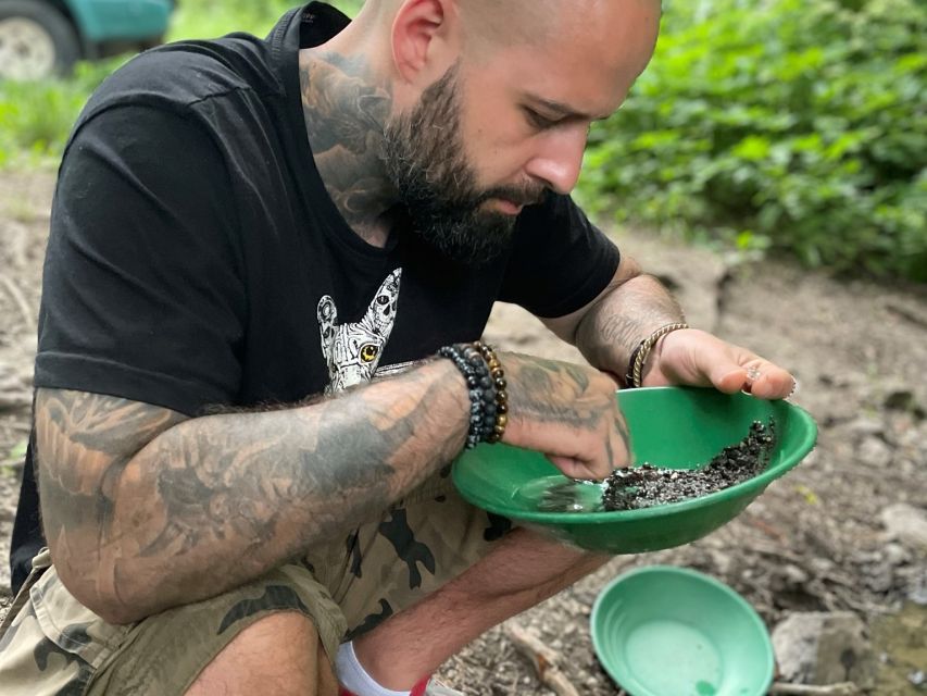 Bohemian Uplands: Garnet panning, Farm & Local Lunch&Beer - Farm Time: Cheese Tasting and Petting Cows, Cats, and More