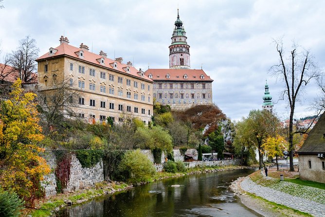 Cesky Krumlov: A Private Tour to The City of The Mystical Rose - Svornosti Square and Latran houses: where the town rhythm shows