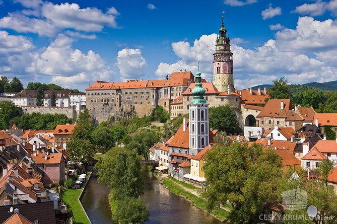 Cesky Krumlov Full day tour from Prague and back - Old Town Across the River, Free Time for Photos and Shopping