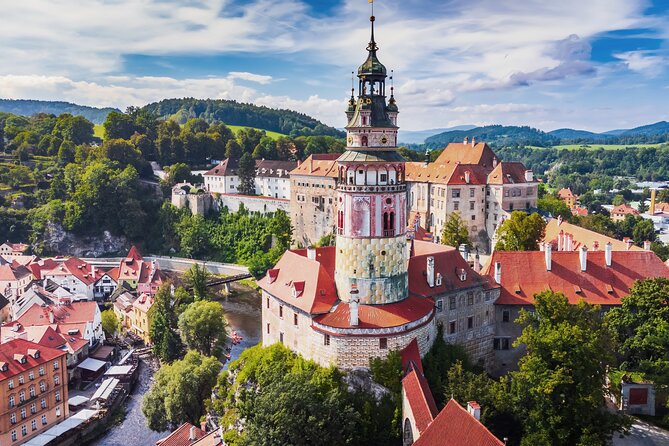Český Krumlov & Holašovice UNESCO Village Small Group Day Tour - Český Krumlov Castle walk: viewpoints first, then old-town lanes