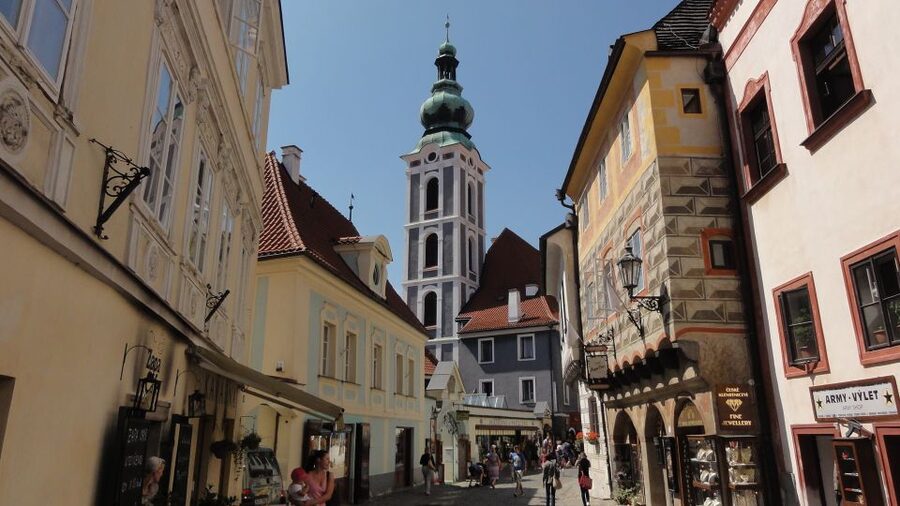 Cesky Krumlov Private Day Trip from Prague - Lunch and Beer at a Local Pub or Restaurant: Budget It, Enjoy It