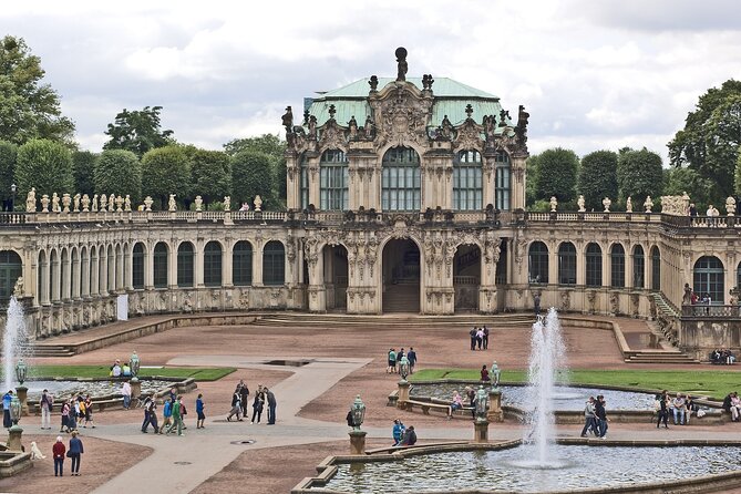 Christmas Private Day Trip From Prague To Dresden & Terezin - Dresden’s Dresdner Striezelmarkt: how to use your 4 hours well