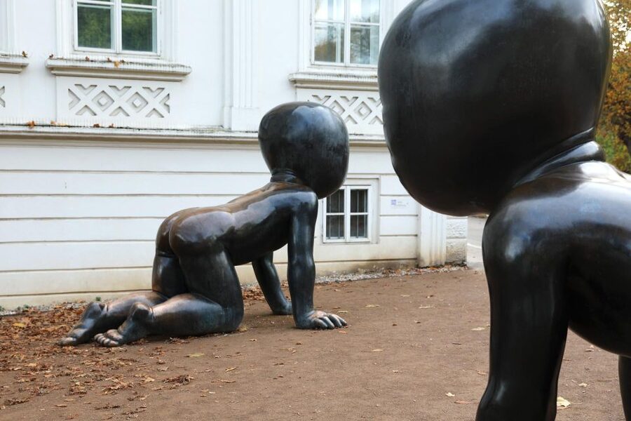 Contemporary art tour in Prague: the works of David Černý - Malá Strana: old streets, sharper questions