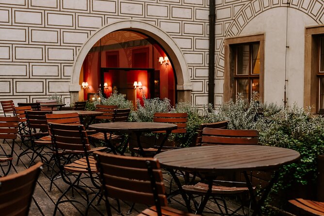 Dan Browns Private Tour in Prague - Price, group size, and whether $302.46 per group is fair