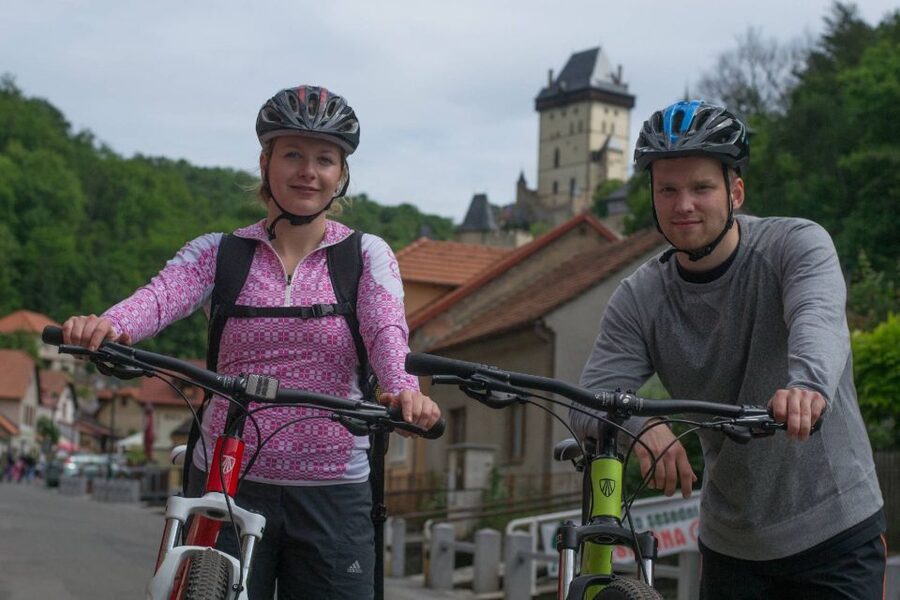 E-Bike Day Trip: Visit a Roman Castle and Taste Craft Beer - The Final Push to the Brewery Near Všeradíce