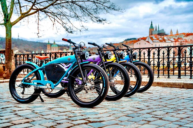 E-BIKE TOUR: 10 Must-See Landmarks & Viewpoints in Prague 1-8per. - Meeting at Saská and getting set up quickly