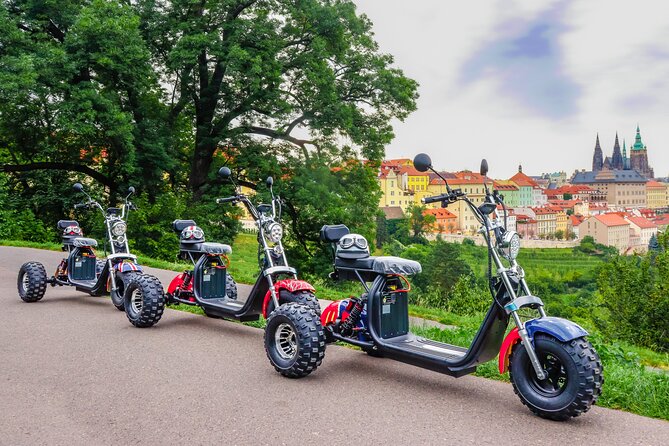 Electric Trike Tour in Prague - City Sightseeing & Fun Riding - Old Town Square finale: the Astronomical Clock moment