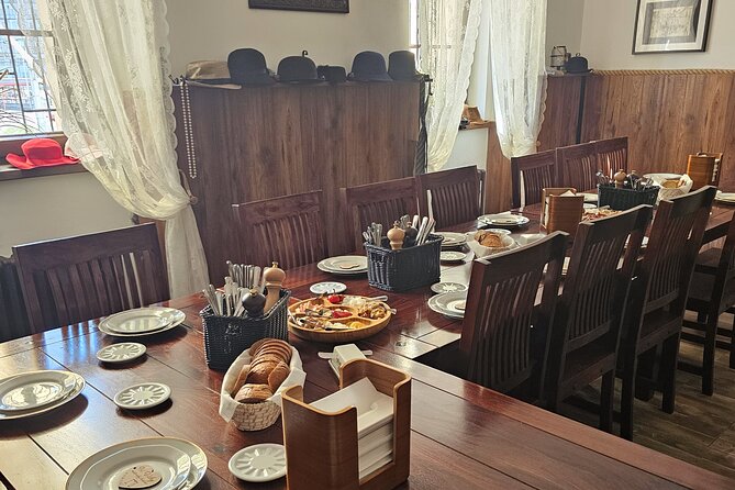 Exceptional History of the Czech Cuisine - Dressing Up in 1920s and 1930s Style