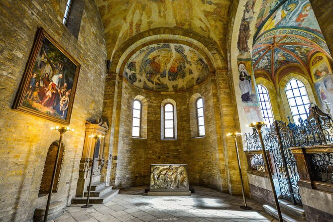 Explore the Historic Prague Castle: Private Half-Day Walking Tour - Stop 3: Old Royal Palace, Gothic meets Renaissance
