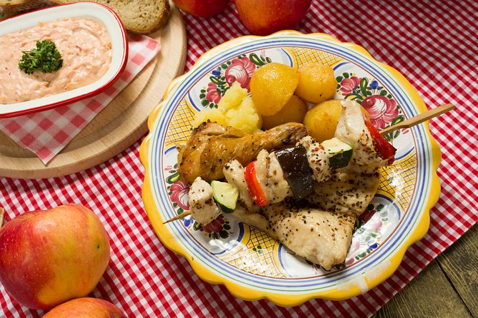 Folklore Dinner with Unlimited Drinks 4course Menu - Who should book this folklore dinner in Prague