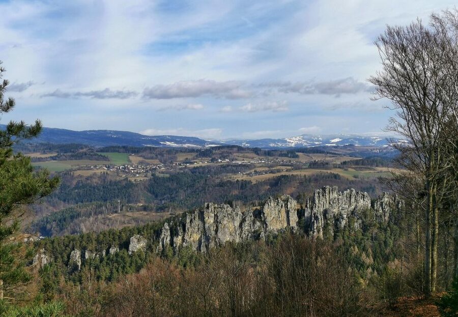 From Prague: Bohemian Paradise - Full-Day Hiking Trip - Frýdštejn Castle: end with a big, memorable skyline