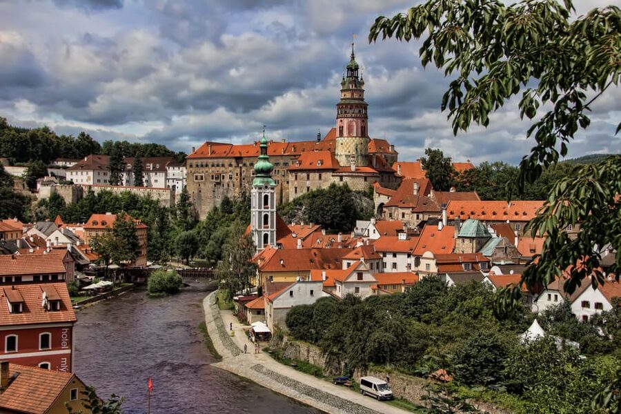 From Prague: Český Krumlov Full-Day Tour with Pickup - Why Český Krumlov fits so well as a Prague day trip