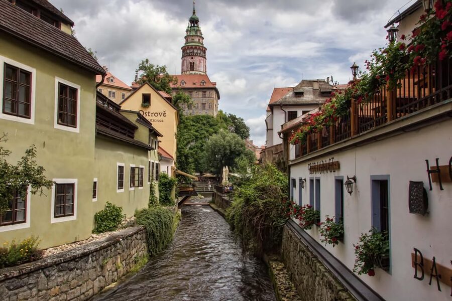 From Prague: Český Krumlov Full-Day Tour with Pickup - Prague pickup and the air-conditioned van ride to South Bohemia