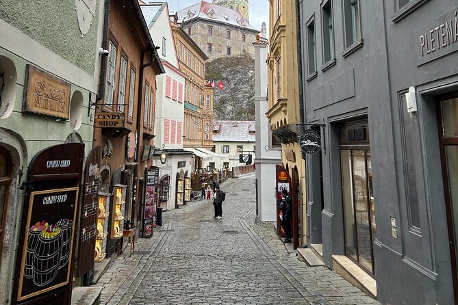 From Prague Day Unique Tour To Cesky Krumlov - Courtyard time tips that make photos easier