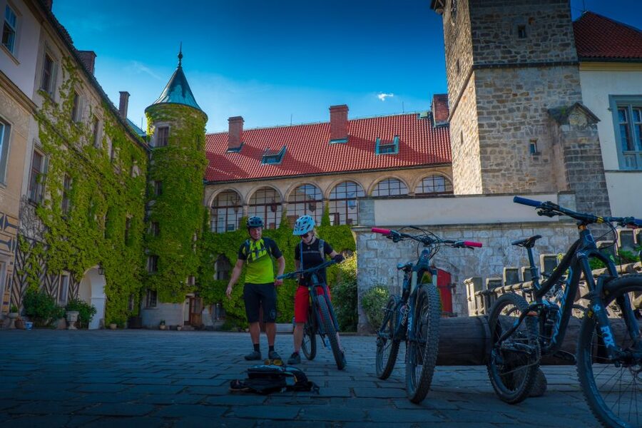 From Prague: E-Mountain Biking Trip to the Bohemian Paradise - Safety briefing and getting your e-bike dialed in