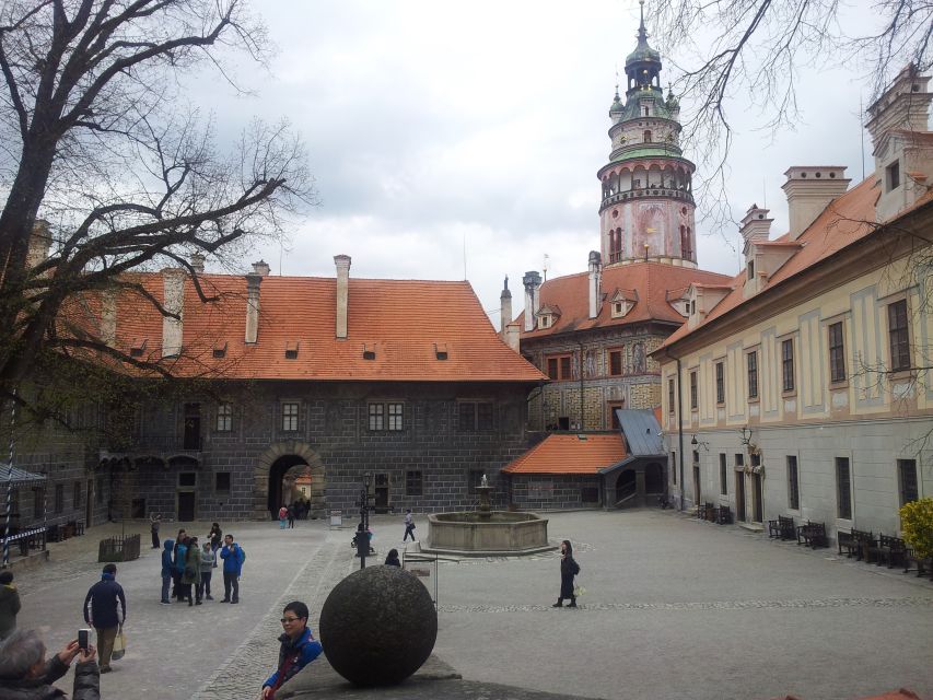 From Prague: Full-Day Český Krumlov Tour with Lunch - Group Size, Order of Visits, and How Pacing Feels