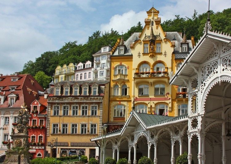 From Prague: Karlovy Vary Full-Day Tour - Lunch and guided walking: how to see Karlovy Vary instead of just passing it