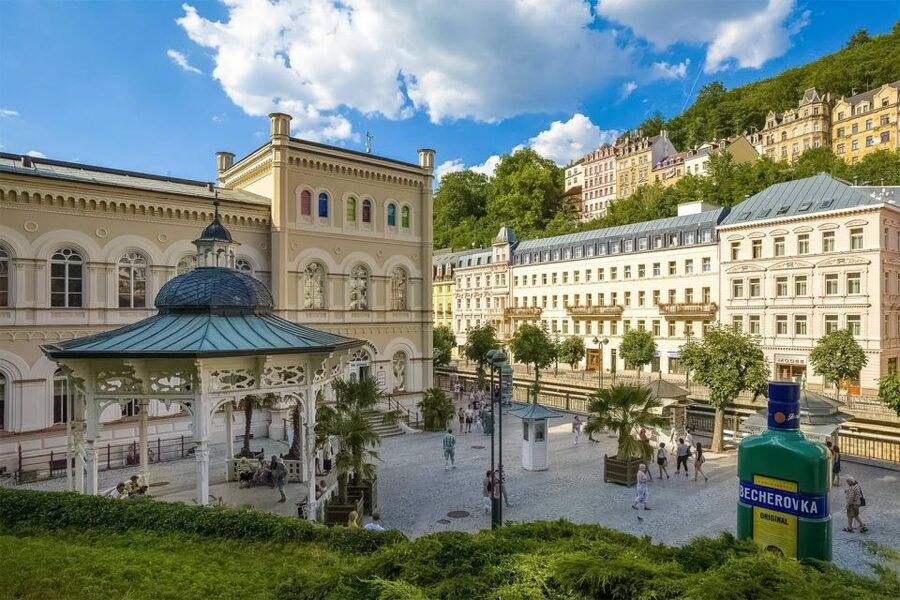 From Prague: One day trip to Karlovy Vary - Leaving Prague: The Best Mindset for a One-Day Spa City