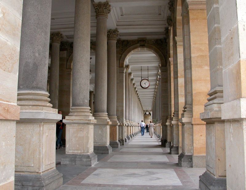 From Prague: Private Karlovy Vary & Crystal Factory Tour - How the private guide makes the day feel easy