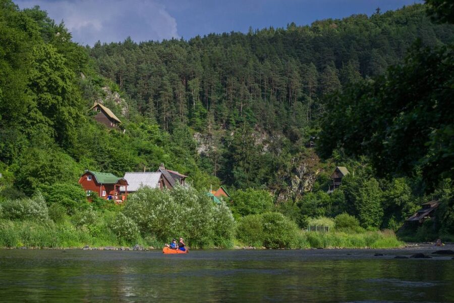 From Prague: Sazava River Canoe Day Trip for All Levels - How the Small Group and the Guide Shape Your Confidence