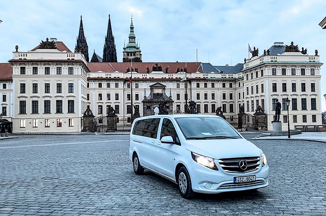 From Prague to Vienna - Private Transfer by MINIVAN Mercedes Vito 8+1pax - Driver Performance: When It Goes Right, and When It Doesn’t