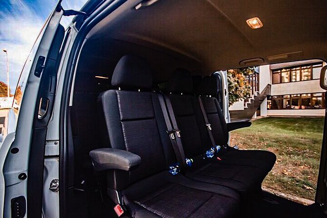 From Prague to Vienna - Private Transfer by MINIVAN Mercedes Vito 8+1pax - Pickup in Prague: How the Driver Finds You (and Why It Matters)