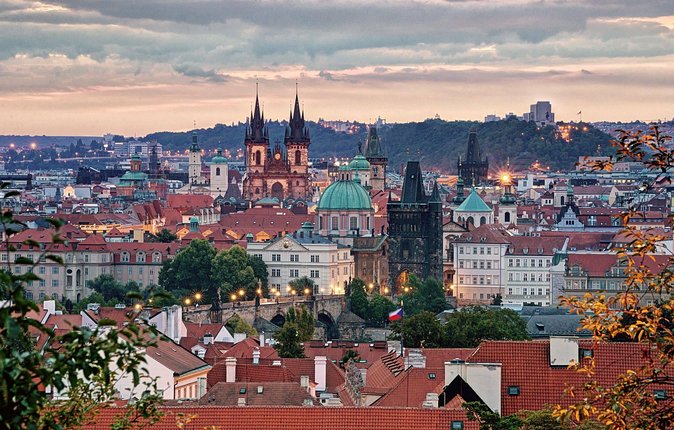 Full-Day Prague in a Nutshell Walking Tour with delicious Lunch-Cruise - Old Town to Prague Castle in one full-day loop