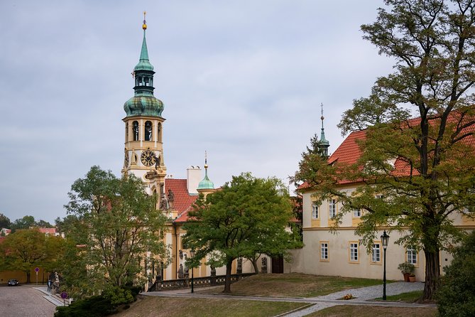 Full-Day Prague Tour with Prague Castle, Lunch and Vltava Cruise - Key points worth knowing