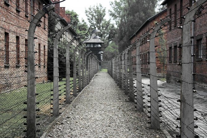 Full-Day Private Trip from Prague to Auschwitz - Birkenau - The 4-Hour Auschwitz-Birkenau Visit: How to Use Your Time