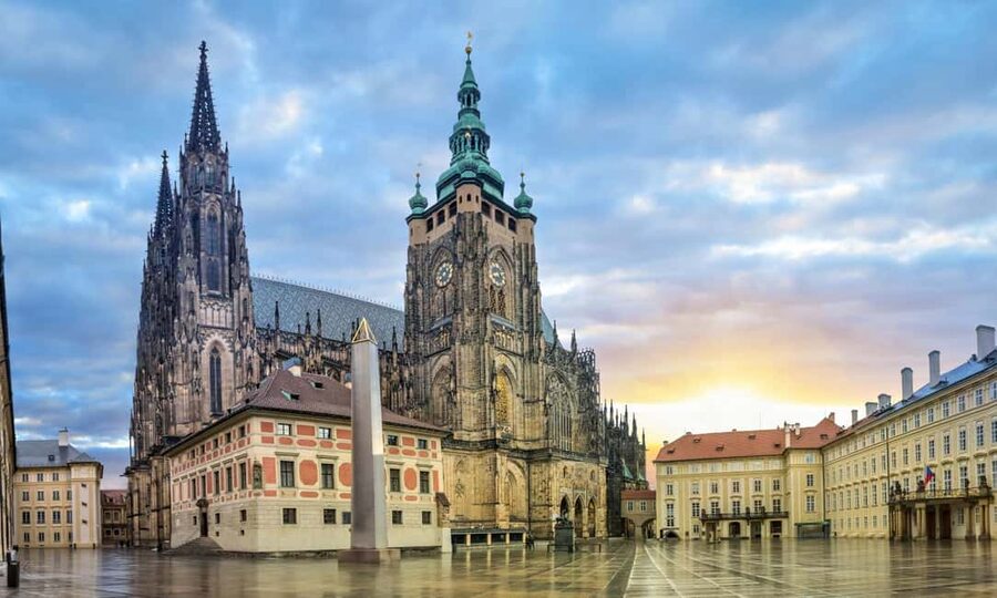 Full Spanish Tour of Prague Castle. Tickets Included - Golden Lane: colorful houses and Kafka’s residence