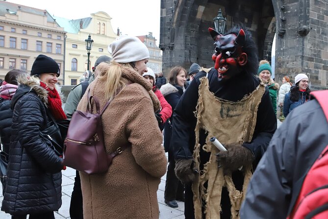 Ghosts and Legends walking tour in Prague - Meeting at Křižovnické náměstí and Finding the Guide Fast