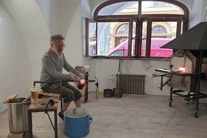 Glass blowing in Prague - Your Blowpipe Turn: What You Actually Do