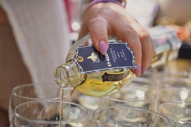 Gourmet Brunch with Chef: Unlimited Drinks & Stunning River Views - Where you meet and how to plan your morning in Prague