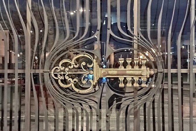 Guided Old Town & Jewish quarter Walking Tour Prague (Tip-based) - Jewish Quarter exteriors: oldest synagogue views, Spanish Synagogue, and the Franz Kafka moment